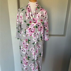 Gownies Women's Pink Floral Wrap Robe in Gray — post mastectomy robe.